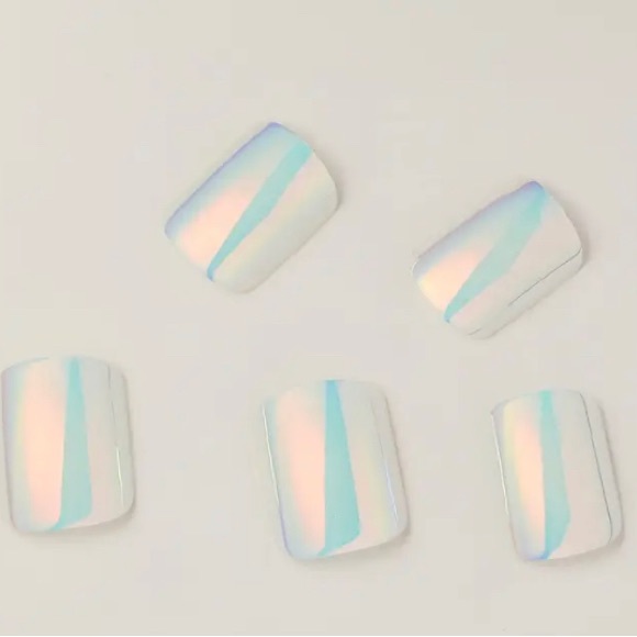 New Press on Nails Fake Fun & Fabulous Glue Pads & File Included - Picture 2 of 5